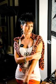 In 2006 she started her solo vocal career under cooperation with the anken todd partnership producer center. Muzobzornoe
