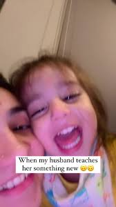 Also teaching her dog in urdu 🙃🙃🙃