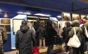 Greve Des Transports En Essonne Bousculade Et Noms D Oiseaux Dans Le Rer D Le Parisien