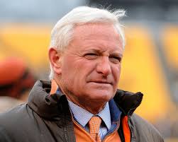 Warren Buffett's Berkshire Hathaway acquires stake in Haslam family's Pilot  Flying J