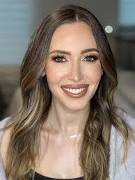 I'm the one that do the make-up in my face 😁 how do i look 🙈