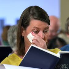 Arlington congregation holds last worship service before church's  demolition