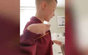 La madre, che aveva chiamato il 911 durante una crisi del giovane, accusa: Bimbo Autistico Canta Hallelujah Ecco Il Video Che Ha Commosso Il Web Maternita It