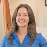 Leah Sandlin's Instagram, Twitter & Facebook