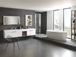 La baignoire îlot apporte un style sensuel et épuré. Salle De Bain Moderne 30 Idees Inspirantes Pour Votre Deco