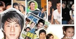 房祖名的父亲是香港电影演员成龙，母亲是台湾电影演员林凤娇。 由于成龙长期隐瞒他与林凤娇的婚姻状况，因此在1999年之前，林凤娇让房祖名保守秘密：不要告诉任何人他的父亲是成龙 。 2004年至2014年这十年的时间里，房祖名和父母一起吃饭的次数仅有一次 。 æˆé¾™çˆ¶å­ å…±äº« è¿‡çš„ä¸‰ä¸ªå¥³äºº ç« å­æ€¡å·²ä¸ºäººå¦» è€Œå¥¹äººè´¢ä¸¤ç©º å¿«èµ„è®¯