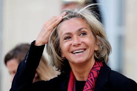 Pour vous de toutes mes forces. Valerie Pecresse Nous Effacerons La Dette Covid Pour Les Tpe Pme En Difficulte