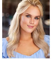 Danielle Mullenix's Instagram, Twitter & Facebook