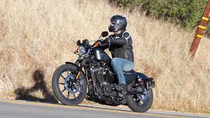 The iron 883 comes with disc front brakes and disc rear brakes. 2017 Harley Davidson Sportster Iron 883 Review Basics Done Right