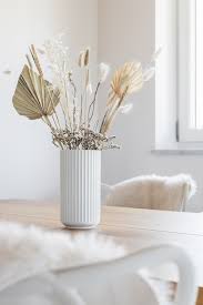 Trockenblumen Sind Wieder Im Trend Dried Flowers Interior Diningroom Flowers Interiordesign Lyngby Whiteinterior White In 2020 Trockenblumen Dekoration Blumen