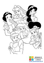 Vous trouverez un coloriage pour tous les âges, un coloriage pour toutes les occasions, ou un coloriage pour toutes les fêtes ! Coloriage Princesse Gratuit 25 Dessins A Imprimer En 1 Clic