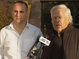 Jupiter (fla.) police charged kraft in connection to an investigation of florida massage parlors that were used for prostitution and human trafficking. Robert Kraft Michael Rubin Visit Meek Mill In Prison Hiphopdx