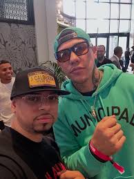 🇵🇷 My Puerto Rican Boxing Man-Cave. 🇵🇷 Autograph hunting is the game.  ALL BOXING!!! ALL THE TIME!!!