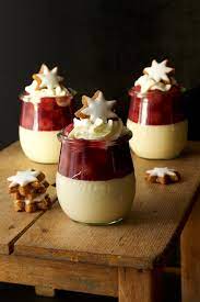 Für gäste (wie ich) die sich nie entscheiden können gibt es dessert im glas. Marzipanmousse Mit Zimtkirschen Verfuhrung Im Glas Cookingaffair De