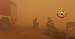 Incendi in sardegna, in azione anche i canadair francesi, il fronte del fuoco arginato. 4pklauj P0mrjm