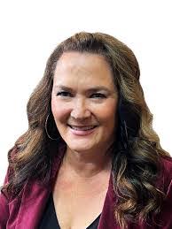 Lisa Plummer's Instagram, Twitter & Facebook