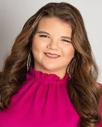 Carlee Bell's Instagram, Twitter & Facebook