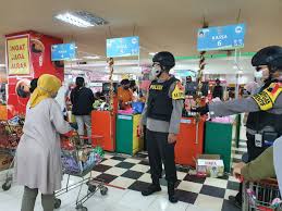 Toserba jadi baru kroya merupakan sebuah perusahaan yang bergerak di bidang usaha perdagangan grosir dan eceran.toserba jadi baru sendiri memiliki cabang di wilayah kebumen, cilacap, dan bumiayu. Toserba Baru Dan Luwes Serta Pasar Kota Wonogiri Siap Terapkan New Normal Polres Wonogiri