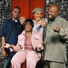 Actress, Writer, and Stand-up Comedienne Annie McKnight Creates Buzz