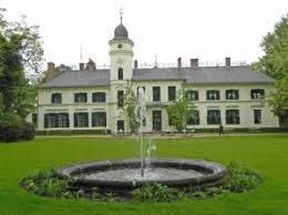 Schloss Britz Berlin Britz Gutspark Britz Gutshof Britz Heimatmuseum Neukolln Schlossmuseum Kulturscheune Museum Gedenkstatte Gutshof Schloss Hof