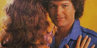 Em 1996, marco paulo viveu o primeiro grande susto com o aparecimento de um cancro no cólon. Marco Paulo Estreia Novo Programa Na Sic Lembra Se Destes Discos Do Cantor Showbiz Sapo Mag