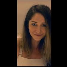 Parker Posey smiling in the fact that her daughter needs organic food and  air conditioning 😭😭😭The White Lotus