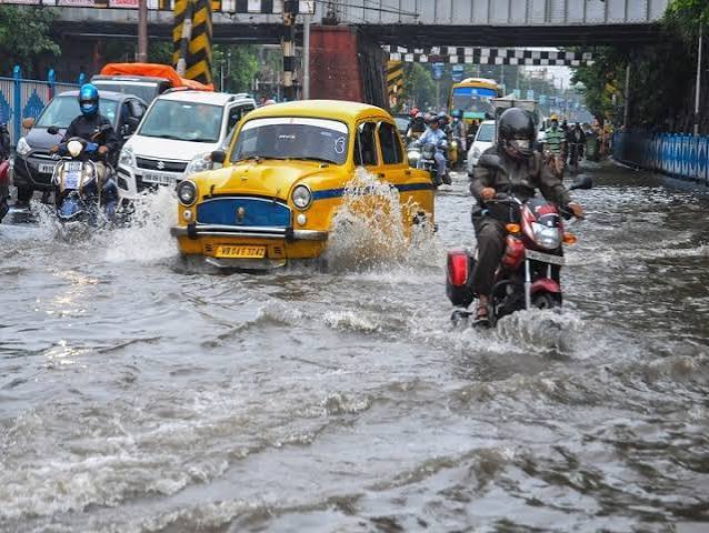 Kolkata Waterlogged Due To Overnight Rains; IMD Predicts Heavy Showers, Thunderstorm For Bengal