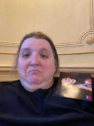 Hillary Hahn Receives 3 minute standing ovation at Chicago Symphony  Orchestra for Bach! I want to meet the legendary Hillary Hahn! Hopefully  the line is not too long? The line… : r/lingling40hrs