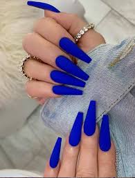 Uñas azules decoradas +20 diseños con estilo  , si amas el color el azul y la elegancia , estos diseños son para ti , entra y deslumbrate. Pin De Bea Nunes En Ongles Unas Azules Unas Azul Marino Disenos De Unas Azul Marino
