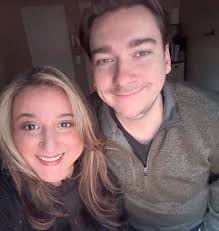 Melanie Bee (@mellow_knee_) • Instagram photos and videos