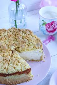 Hoffe euch gefällt es und wünsche euch viel spaß beim zu sehen und nachbacken. Kasekuchen Mit Streuseln