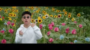 Search, discover and share your favorite bunga matahari gifs. Glow Like Dat Lagu Cinta Ala Rich Chigga Kumparan Com