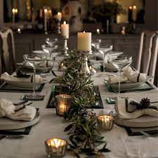Cool 40 Awesome Christmas Dinner Table Decorations Ideas Https Livingmarch Com 40 Awesome Christmas Dinner Table Christmas Table Centerpieces Christmas Table