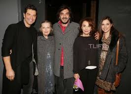 Η εμμηνόπαυση μπορεί να έρθει λίγο μετά την ηλικία των 40 ή των 50. Antigonh Drakoylakh Spania Emfanish Gia Th Gnwsth H8opoio