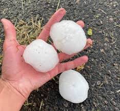 (grandine) hail⇒ vi intransitive verb: Super Grandine In Francia Varesenews Foto