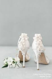 Scarpe da sposa ci sono 10 prodotti. 345 It S All About The Back Full 3d Blooms Embellished With Teardrop Luminous Pearls And Ivory Scarpe Da Sposa In Pizzo Scarpe Da Sposa Accessori Da Sposa