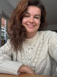 Imogen Hall (@imogenhall): "I didn't hit my goal of 1,500 subscribers this  year. But what I did do feels way better: I stopped trying to sound  impressive and started sounding honest. I