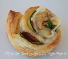 Girelle di pasta sfoglia vegetariane. Girelle Di Zucchine E Formaggio Con Pasta Sfoglia Ricette Idee Alimentari E Cibi A Bastoncino