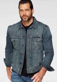 In der tat gibt es nur die jeansjacke in der farbe schwarz mit fell von urban classics. Jeansjacke Fur Herren Inspiration Fur Deinen Look Otto