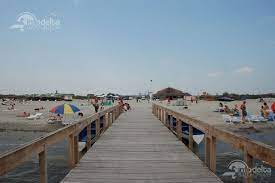 La sulina nu se poate ajunge decât cu vaporul, fie pe dunăre, fie pe marea neagră. Plaja Sulina