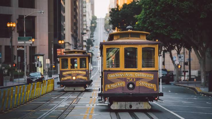 San Francisco Cable Cars: Tickets, Routes, History, Tips & More -  Extranomical Tours