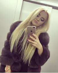 98 Vind Ik Leuks 4 Reacties Fashion Insta Style F Instastyle Op Instagram Fur Furcoat Coat Style Fashion L Long Hair Styles Girls Fur Fur Fashion