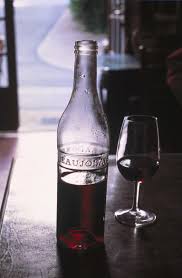 Une Tradition Nee Dans Les Bistrots H Hughes Inter Beaujolais Le Beaujolais Vin De France Beaujolais Nouveau