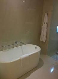 Hari kasih sayang sebentar lagi tiba. Bathtub Picture Of Resinda Hotel Karawang Managed By Padma Hotels Tripadvisor