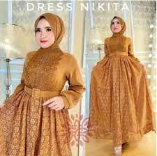 Baju yang terbuat dari bahan brokat akan selalu terlihat feminin, elegan, cantik, dan mewah. Jual Model Baju Trend Gamis Lebaran Terbaru 2021 Nikita Brukat Mosscrepe Cokelat Jakarta Pusat Anizahfashion Tokopedia