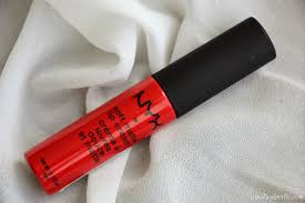 Smooth and shiny lip color with no scent! Nyx Soft Matte Lip Cream In Amsterdam Review Swatches Fotd Lips N Berries