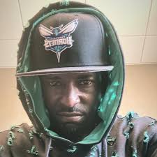 YALL REALLY DOING VOODOO ON 🥷🏾 she froze his name for 8YRS .. CC