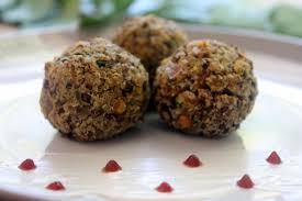 .le crocchette di lenticchie, che poi possono essere anche considerate una variante delle più lessate le lenticchie dopo averle tenute a bagno per più ore, oppure potete usare direttamente. Polpette Di Lenticchie E Quinoa Cerreto Amanti Del Biologico