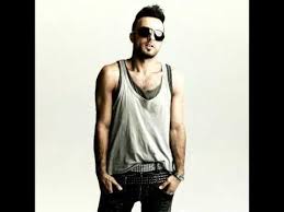 Wren, lucrează ca medic şi activist în africa de vest în cadrul organizaţiei medici fără frontiere, înfiinţată cu mulţi ani în urmă de tatăl ei. Tarkan Acimayacak Subtitrare Romana Turkish Beauty Celebs Mens Tops