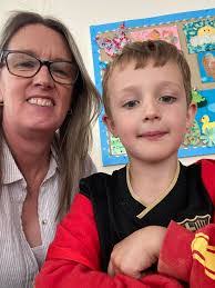 Vicki Newland's Instagram, Twitter & Facebook